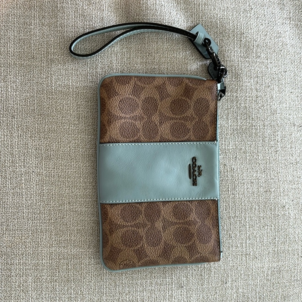 Coach wristlet wallet